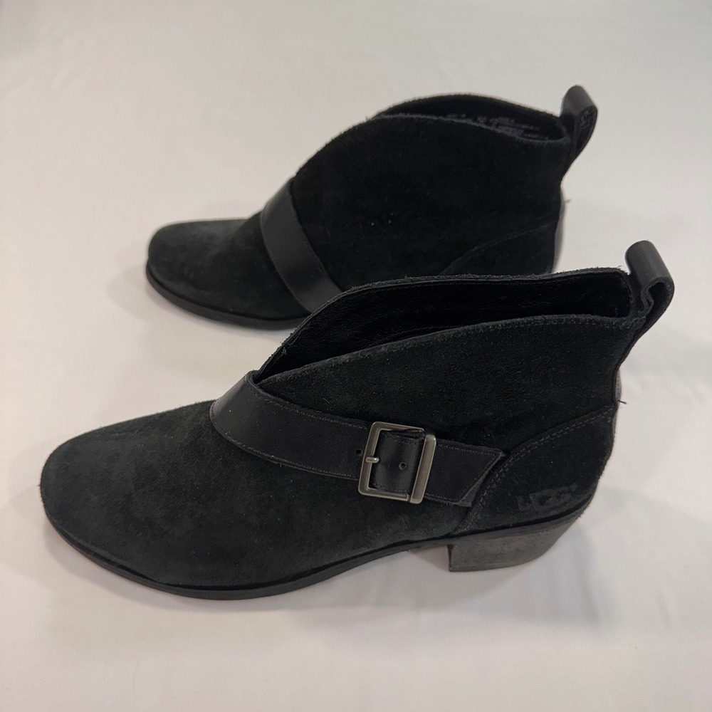 UGG Seldon Ankle Boots Womens 7.5 Black Suede Leather Buckle Strap‎ | Minimalist
